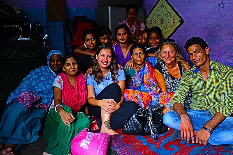Sara durante un viaje de voluntariado en la India