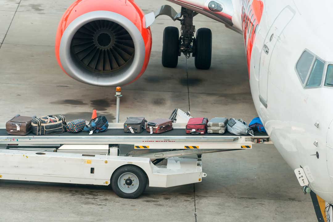 ¿Cómo evitar que nos roben o dañen la maleta facturada en el avión?