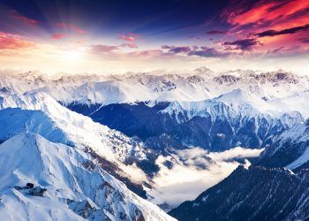 Vista de Los Alpes durante un atardecer