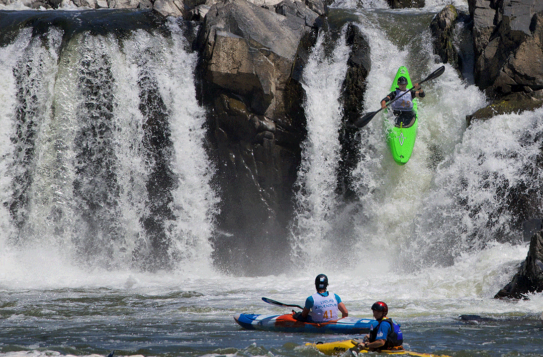 cascadas en kayak
