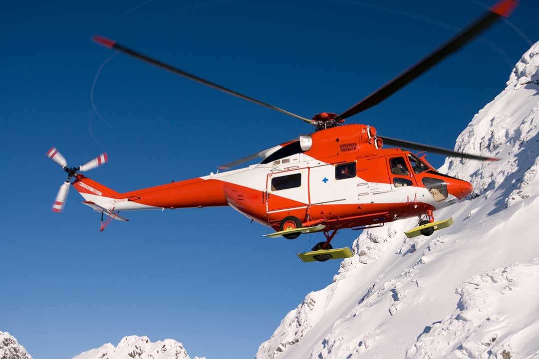 El rescate en helicóptero, entre las coberturas del seguro para esquiar fuera de pista