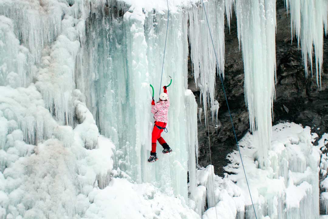 El alto coste del rescate en montaña obliga a adquirir un seguro para deportes de riesgo que cubra escalada en hielo