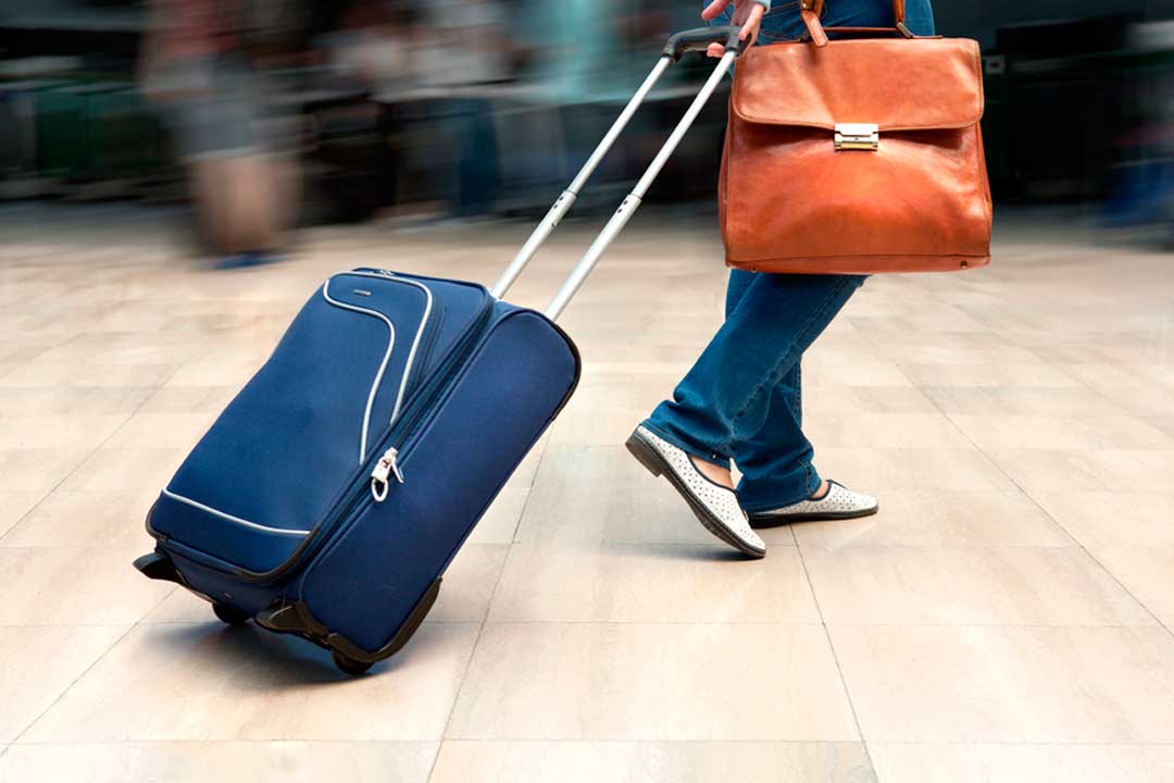 Si quieres hacer viajes baratos, controla los gastos extra de tu vuelo, como la facturación del equipaje.