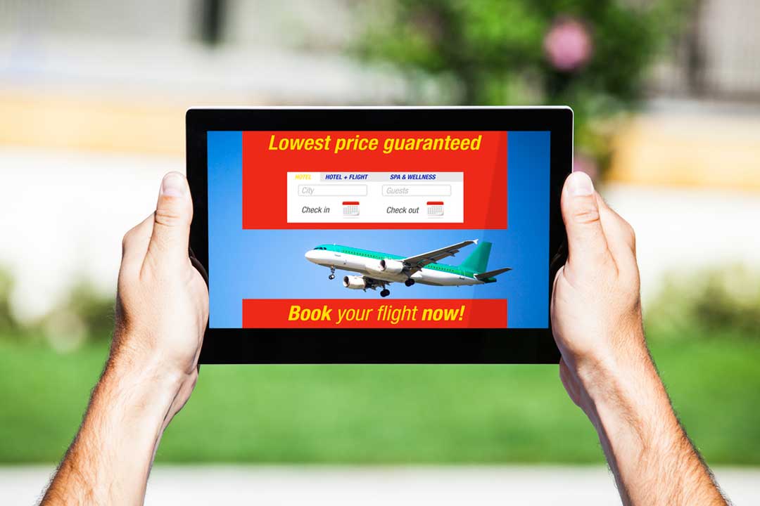 Un consejo para viajar barato es reservar a través de buscadores o plataformas online. Podrás obtener ventajas y descuentos.