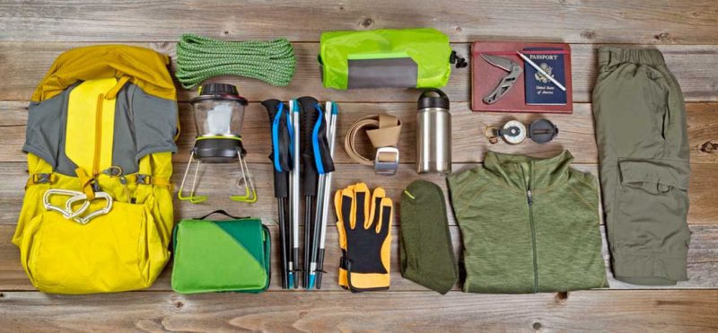 Botas de trekking, ropa de trekking, bastones de trekking... Ten a punto el equipo de trekking para otoño y organízalo adecuadamente en la mochila.