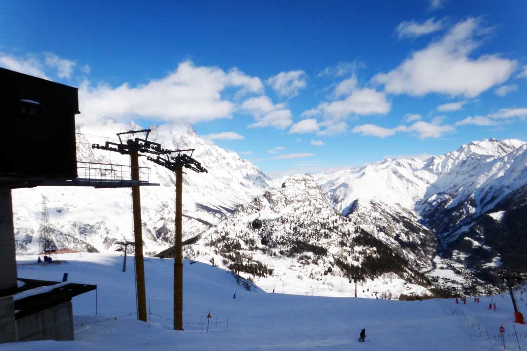 Courmayeur en el Valle de Aosta es uno de los mejores viajes a la nieve que puedes hacer