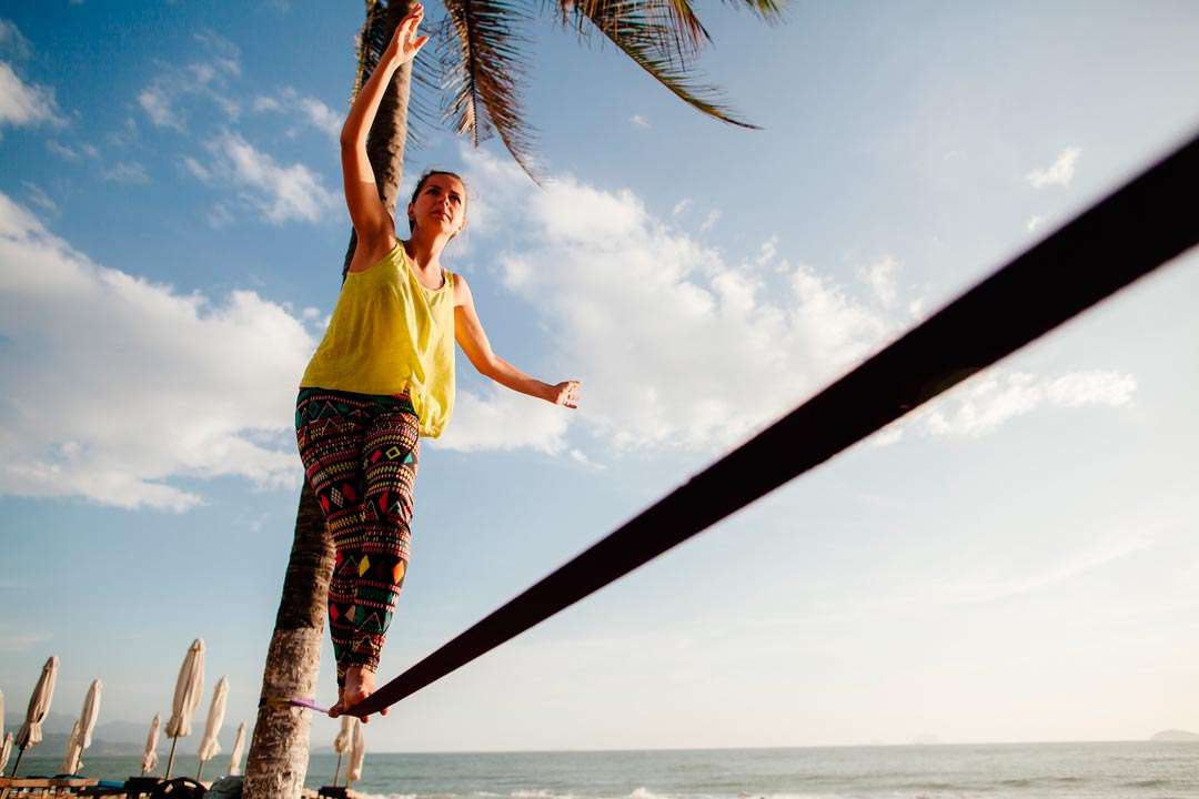 Slackline: come camminare su un filo in equilibrio