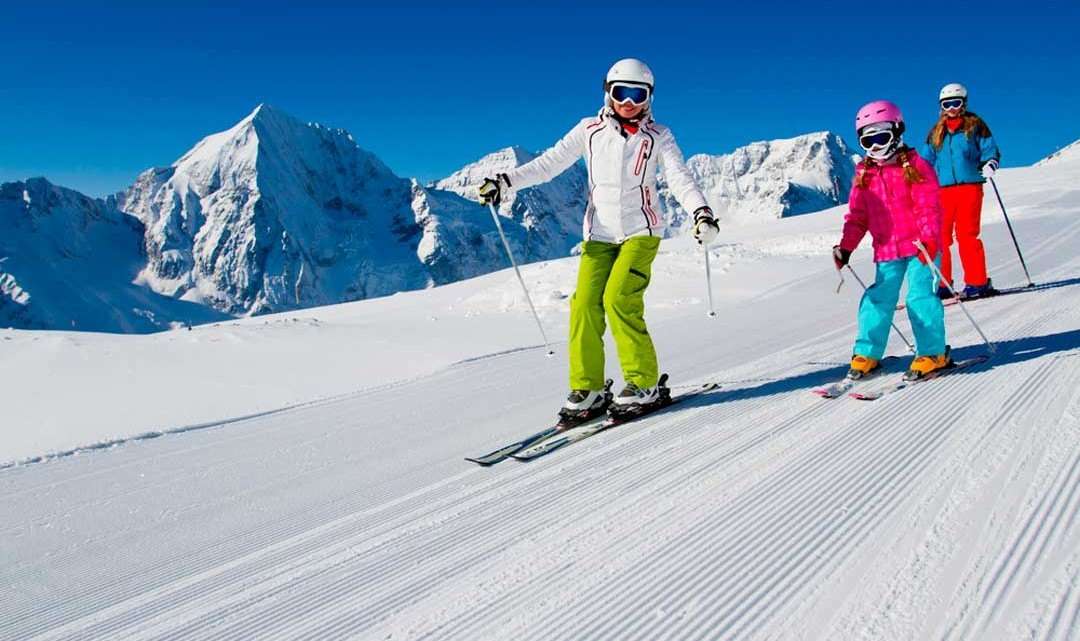 11 consigli per sciare con i bambini per la prima volta