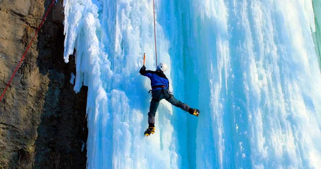Ice climbing: l’arte dell’arrampicata su ghiaccio