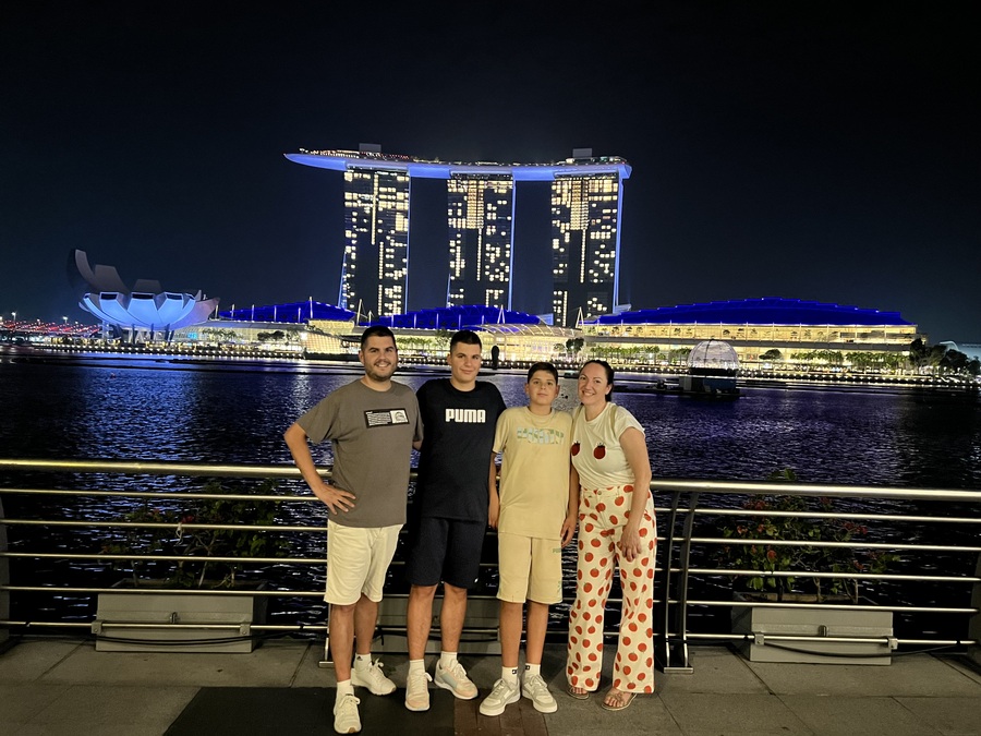 La familia autora del Blog Queverentusviajes en Asia