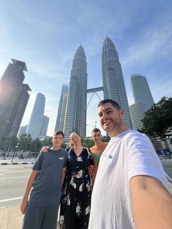 La familia autora del Blog Queverentusviajes en Asia