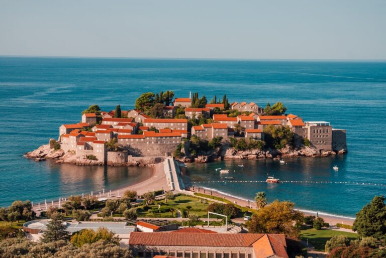 Montenegro es, en términos generales, un país seguro y con baja criminalidad, según el propio Ministerio de Asuntos Exteriores.