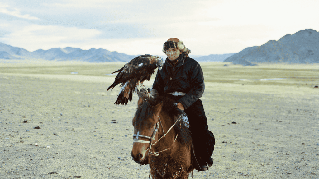 La cetrería en Mongolia es una tradición milenaria de caza con águilas reales practicada en la región occidental de Bayan-Ölgii.